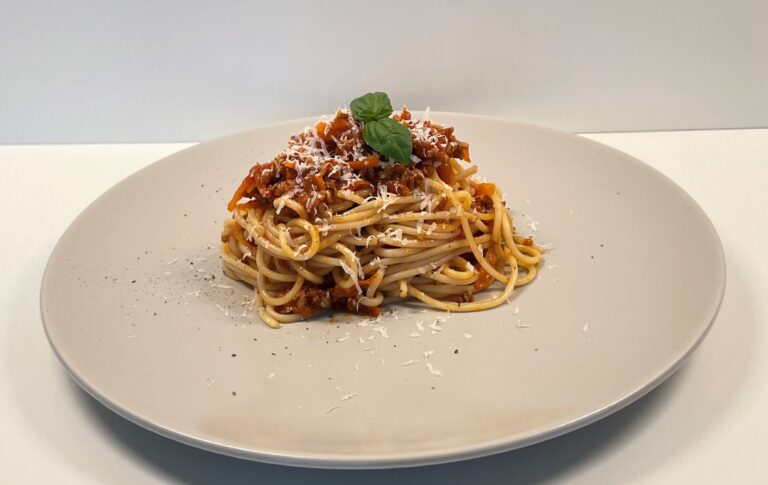 Low FODMAP Bolognese Sauce - Simplyfodmap.com